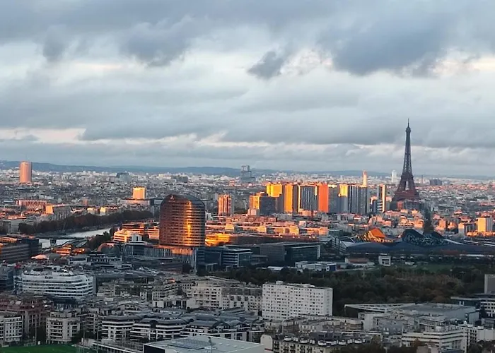 Full Apt - Top Floor - Eiffel Tower Panoramic View