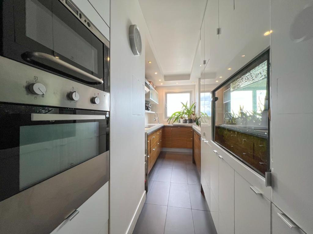 Full - Floor - Eiffel Tower Panoramic View Apartment