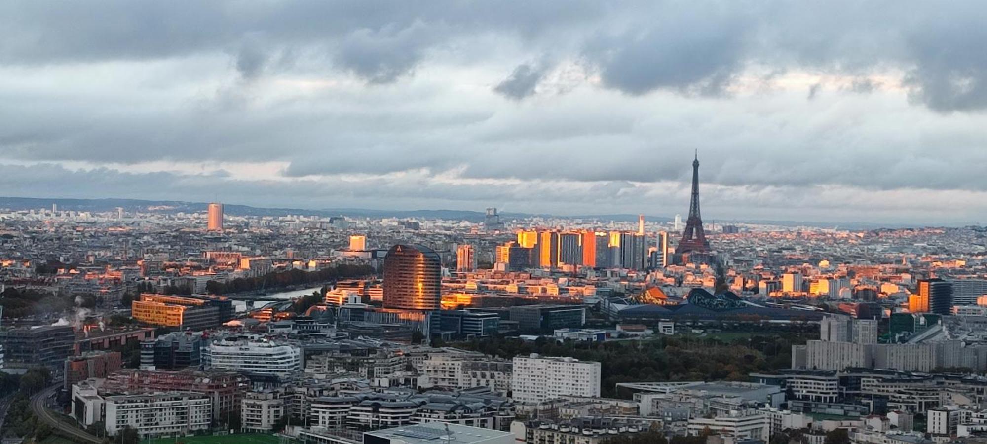 Full - Floor - Eiffel Tower Panoramic View *